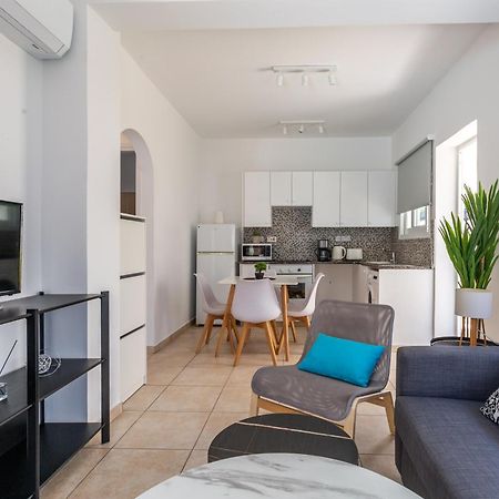 Beautiful One Bed Apartment In Paphos Ngoại thất bức ảnh