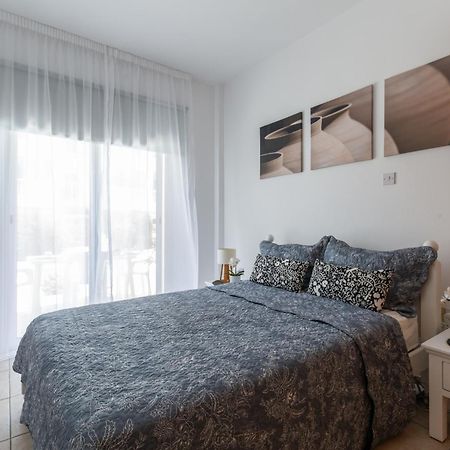 Beautiful One Bed Apartment In Paphos Ngoại thất bức ảnh
