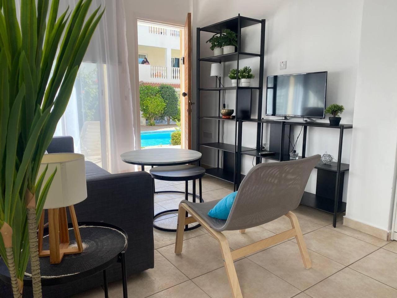 Beautiful One Bed Apartment In Paphos Ngoại thất bức ảnh