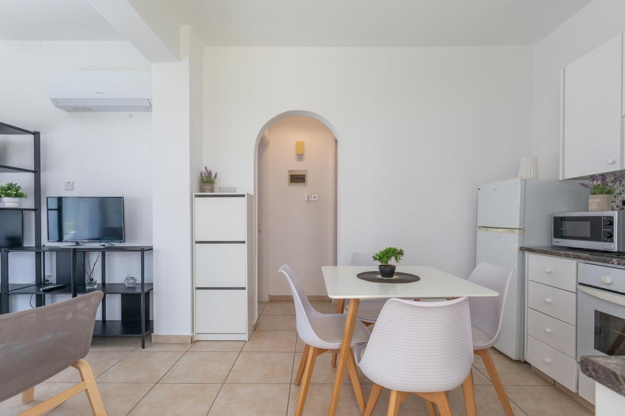 Beautiful One Bed Apartment In Paphos Ngoại thất bức ảnh