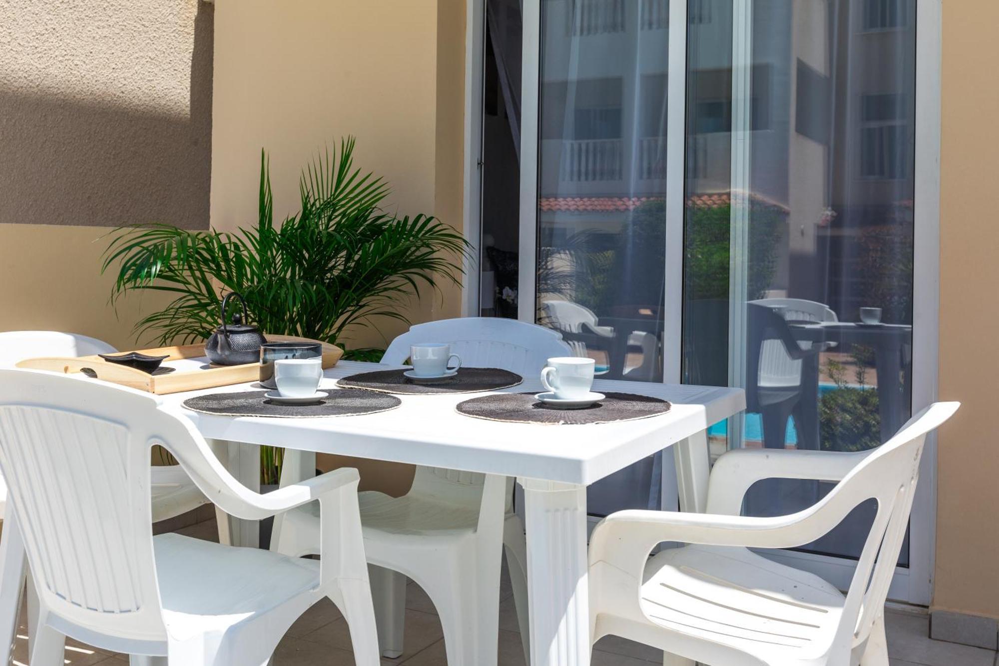 Beautiful One Bed Apartment In Paphos Ngoại thất bức ảnh