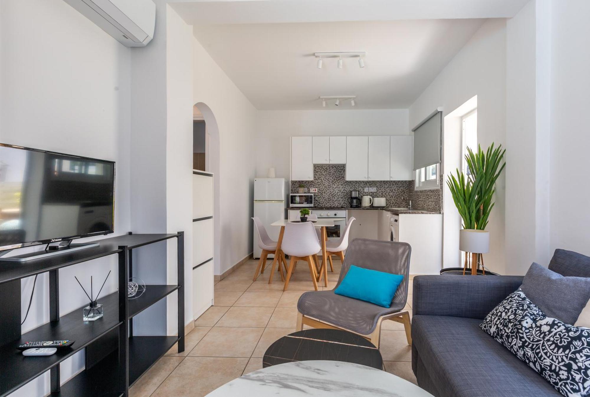 Beautiful One Bed Apartment In Paphos Ngoại thất bức ảnh