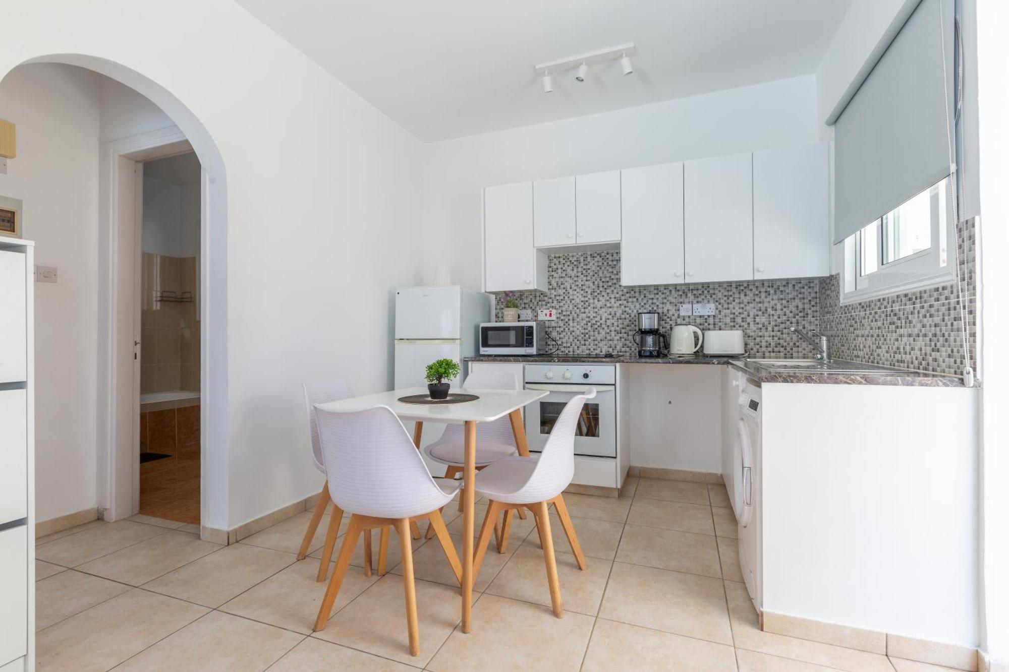 Beautiful One Bed Apartment In Paphos Ngoại thất bức ảnh