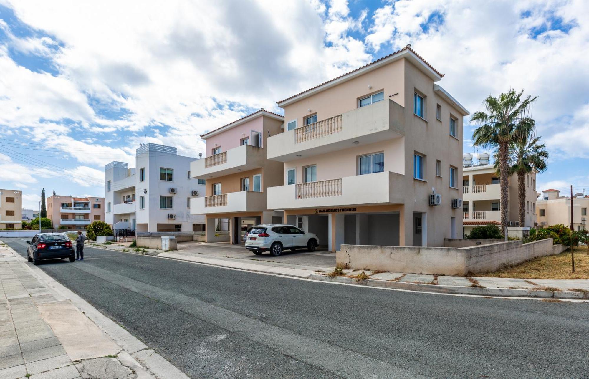 Beautiful One Bed Apartment In Paphos Ngoại thất bức ảnh