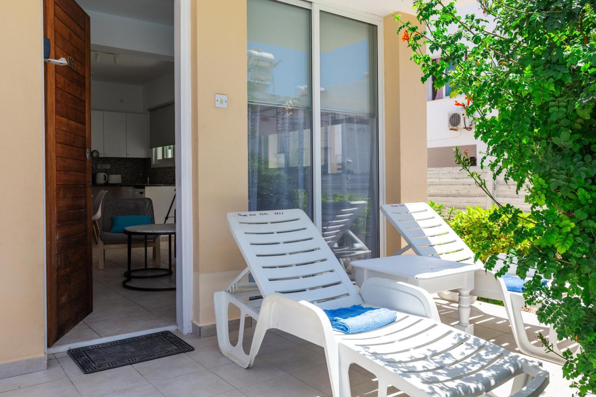 Beautiful One Bed Apartment In Paphos Ngoại thất bức ảnh