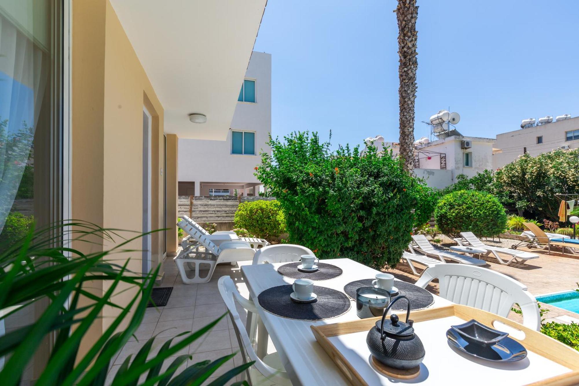 Beautiful One Bed Apartment In Paphos Ngoại thất bức ảnh